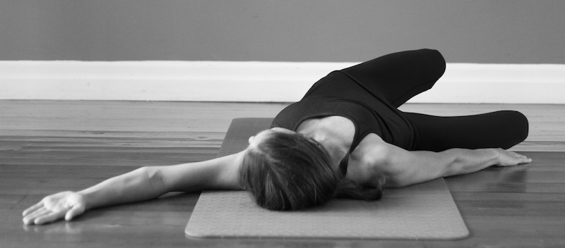 pilates knee drop