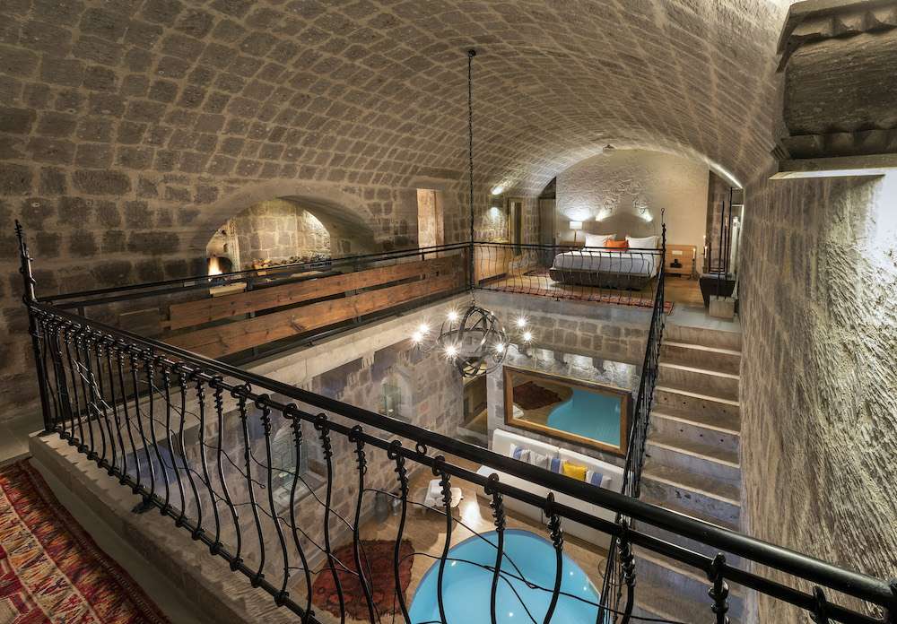 Argos Spendid Suites in scenic underwater saves
