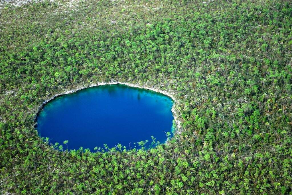 Caerula Mar blue hole