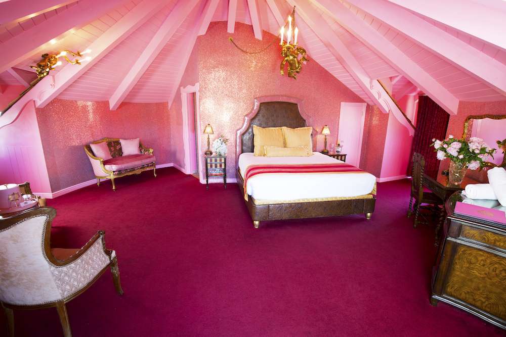 barbiecore madonna inn suite