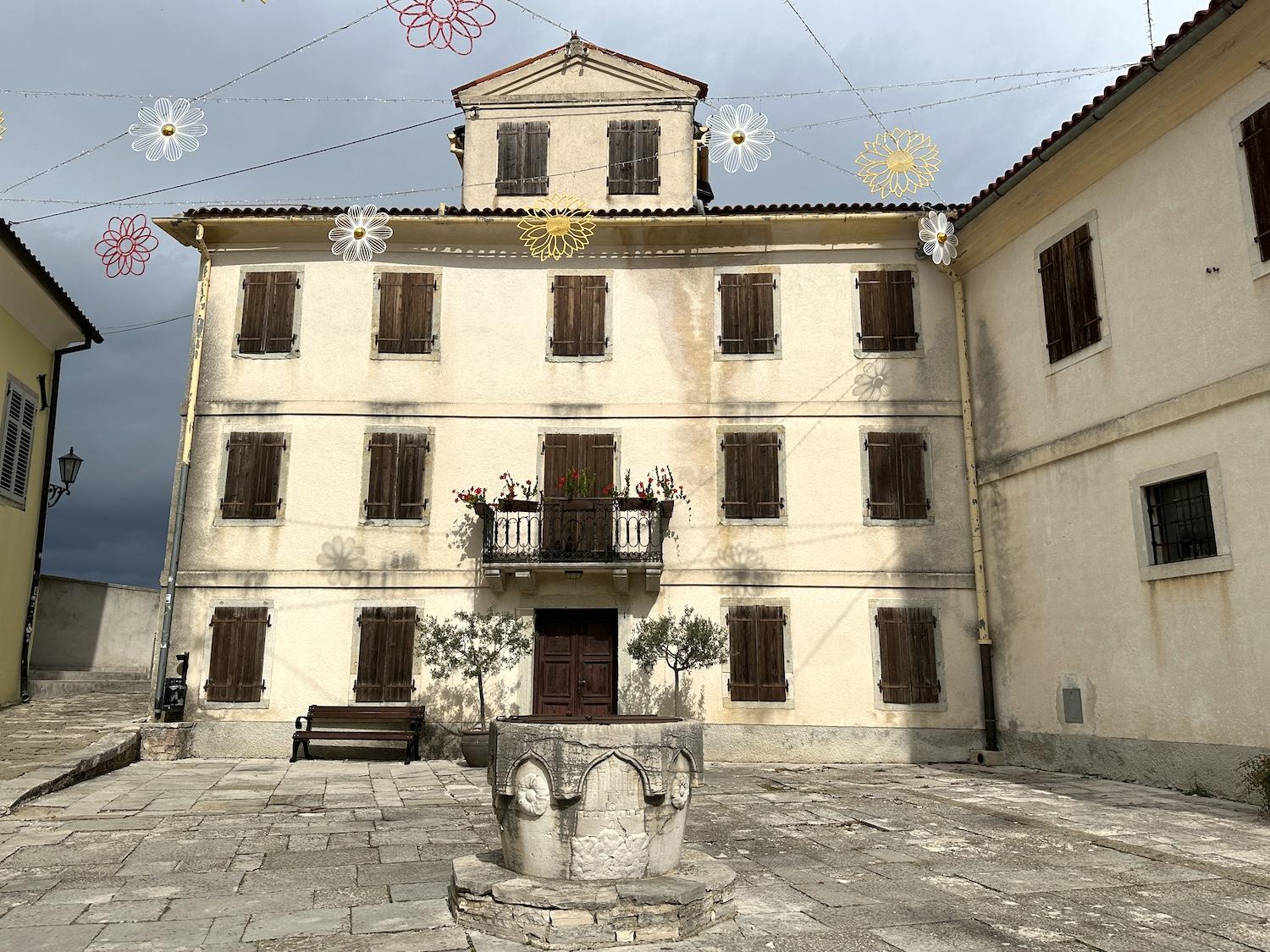 Motovun main square