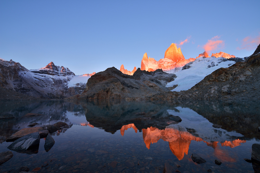 Laguna de Los Tres and mount Fitz Roy at sunrise