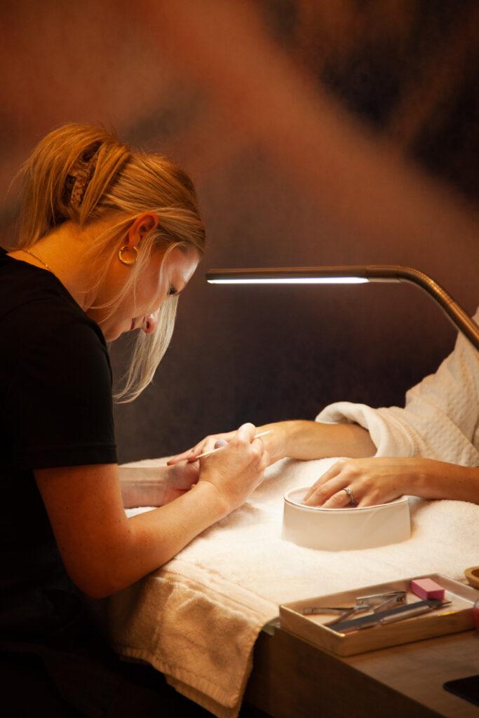 124 on Queen manicure